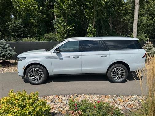 2025 Lincoln Navigator L Reserve