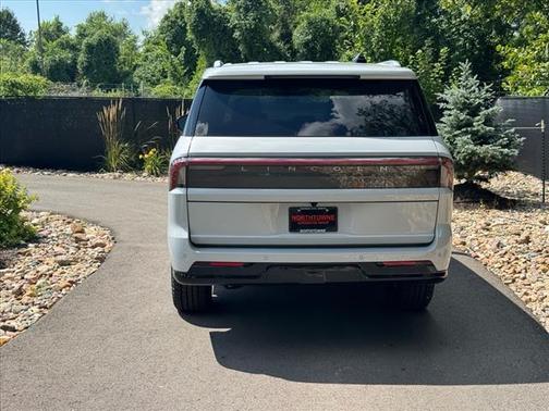 2025 Lincoln Navigator L Reserve