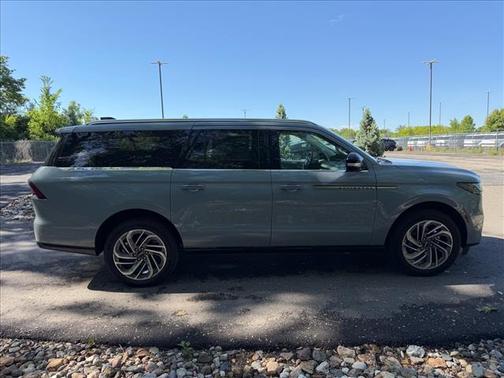 Gray Mist Metallic 2026 Lincoln Navigator L Reserve