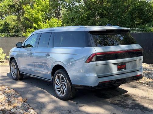 Gray Mist Metallic 2026 Lincoln Navigator L Reserve