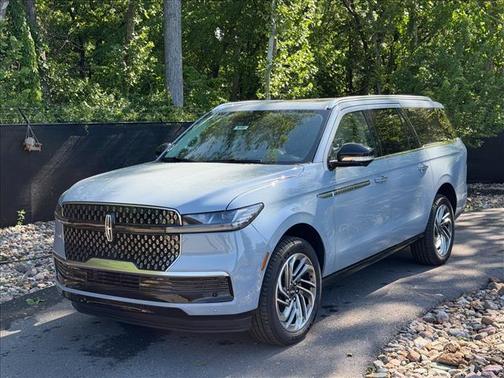 Gray Mist Metallic 2026 Lincoln Navigator L Reserve