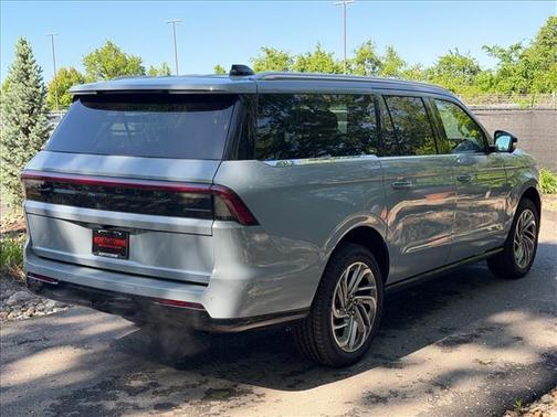 Gray Mist Metallic 2026 Lincoln Navigator L Reserve