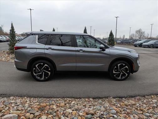 2024 Mitsubishi Outlander SE