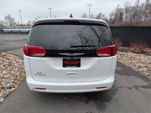 2024 Chrysler Voyager LX