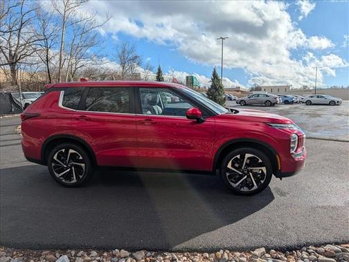 2024 Mitsubishi Outlander SE