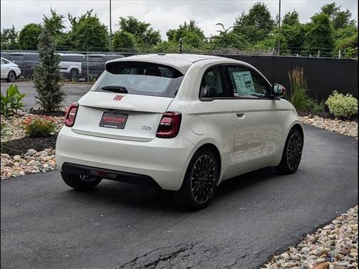 2024 FIAT 500e Base