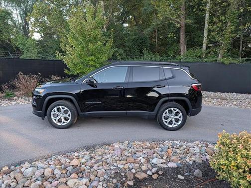 Black 2024 Jeep Compass Latitude