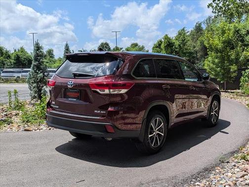 Burgundy 2018 Toyota Highlander XLE