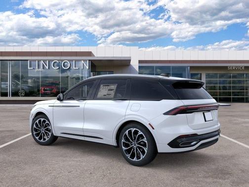 White Platinum Tri-Coat Metallic 2026 Lincoln Nautilus Reserve