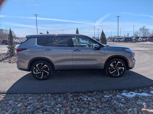 2024 Mitsubishi Outlander SE
