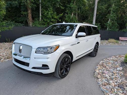 White 2024 Lincoln Navigator Reserve