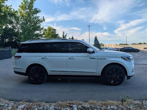 White 2024 Lincoln Navigator Reserve
