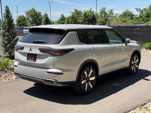 White Diamond 2026 Mitsubishi Outlander SE
