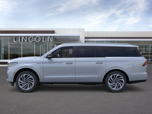 Gray Mist Metallic 2026 Lincoln Navigator L Reserve