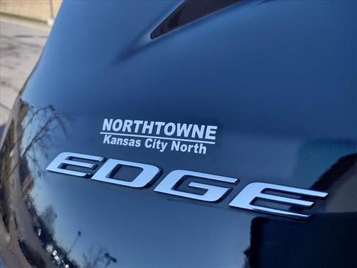 Photo 5 of 48 of 2019 Ford Edge Titanium