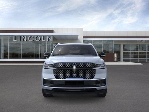 Gray Mist Metallic 2026 Lincoln Navigator L Reserve