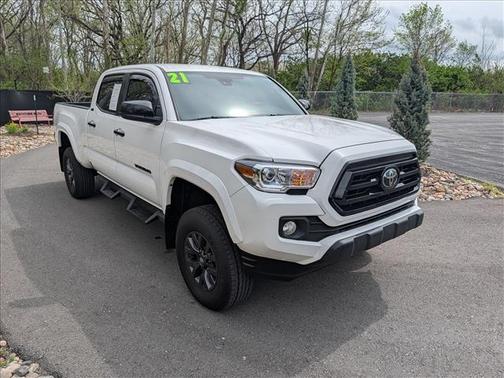 White 2021 Toyota Tacoma SR5