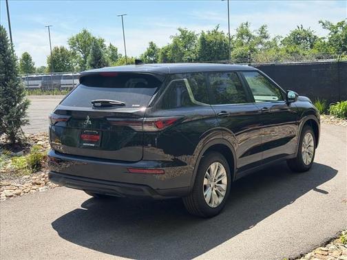 Black Diamond 2026 Mitsubishi Outlander ES