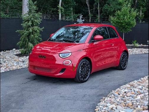 2024 FIAT 500e Base
