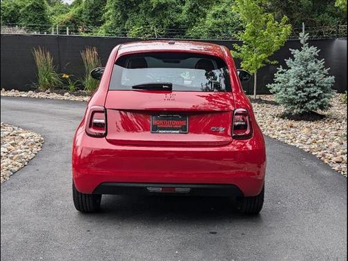 2024 FIAT 500e Base