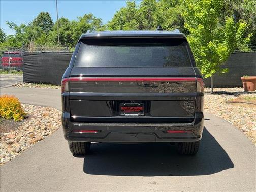 Infinite Black Metallic 2026 Lincoln Navigator L Black Label