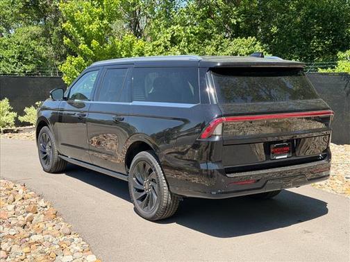 Infinite Black Metallic 2026 Lincoln Navigator L Black Label