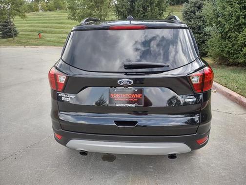 Photo 4 of 41 of 2019 Ford Escape SEL