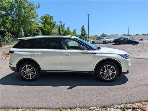 Pristine White 2022 Lincoln Corsair Standard