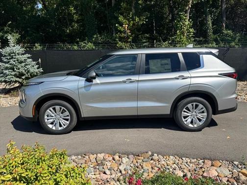 2025 Mitsubishi Outlander ES
