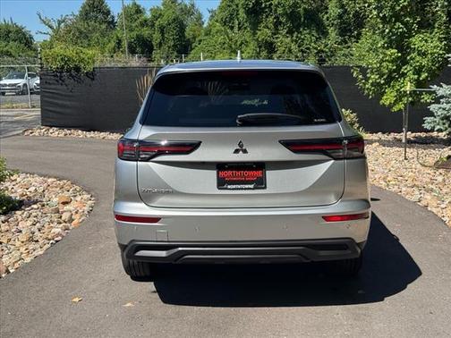 2025 Mitsubishi Outlander ES