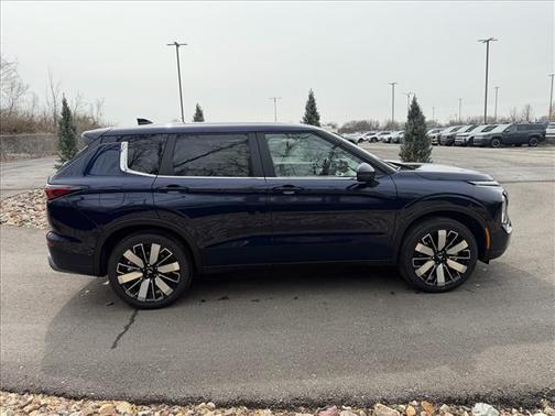 2026 Mitsubishi Outlander SE