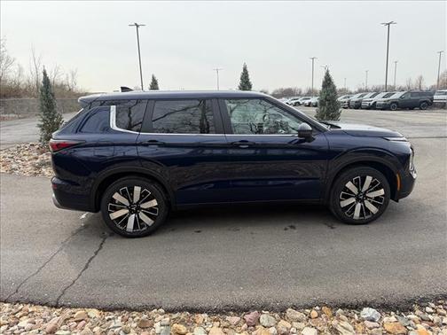 2026 Mitsubishi Outlander SE