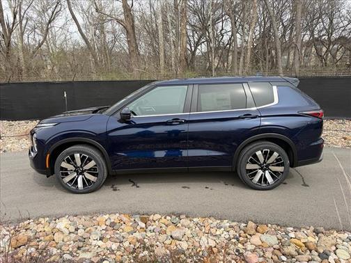 2026 Mitsubishi Outlander SE