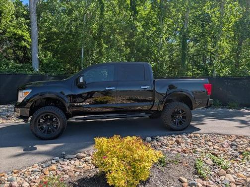 Black 2021 Nissan Titan SV
