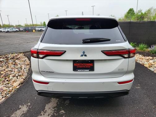 2024 Mitsubishi Outlander ES