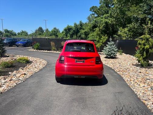 2024 FIAT 500e Base