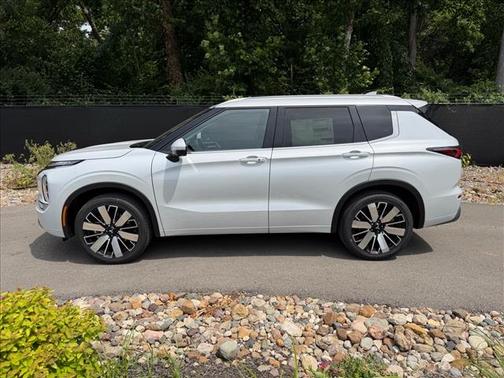 White Diamond 2026 Mitsubishi Outlander SEL