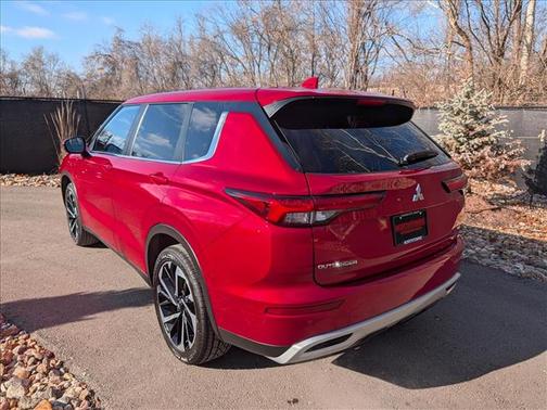 Diamond Red 2024 Mitsubishi Outlander SE