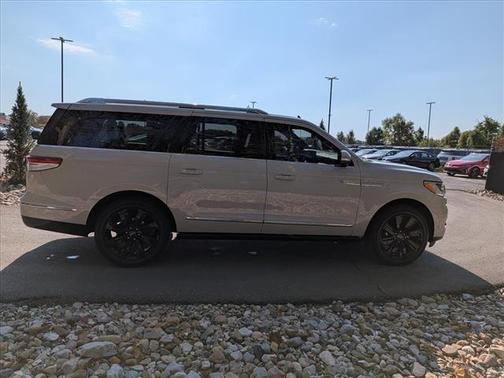 2022 Lincoln Navigator L Reserve