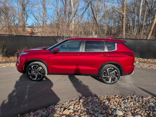 2024 Mitsubishi Outlander SE