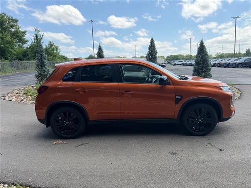 Sunshine Orange 2026 Mitsubishi Outlander Sport 2.0 LE