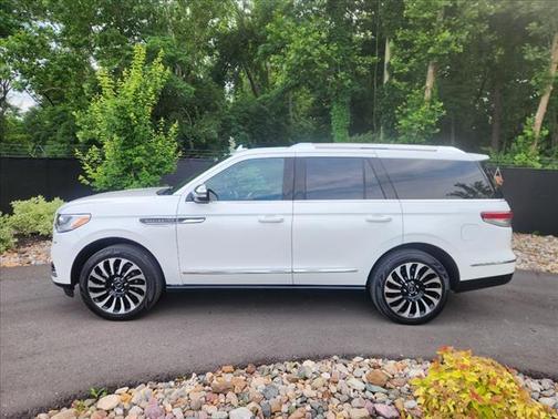 2022 Lincoln Navigator Black Label
