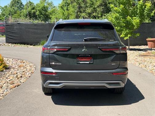 Graphite Gray 2026 Mitsubishi Outlander SEL
