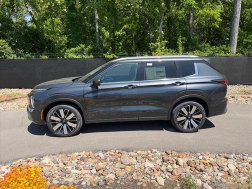 Graphite Gray 2026 Mitsubishi Outlander SEL