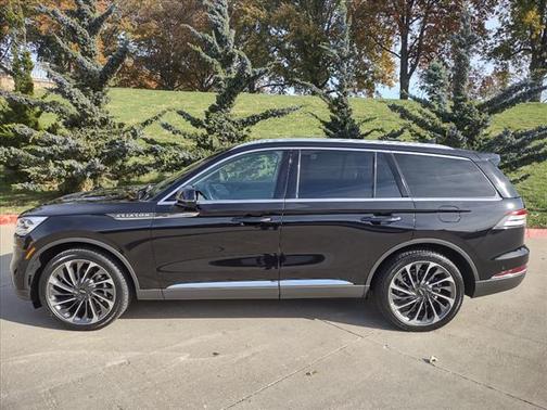 Photo 2 of 52 of 2020 Lincoln Aviator Reserve AWD