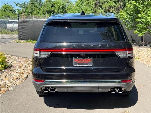 Infinite Black Metallic 2026 Lincoln Aviator Premiere