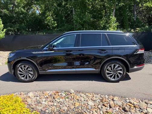 Infinite Black Metallic 2026 Lincoln Aviator Premiere