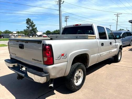 2004 Chevrolet Silverado 2500 LS H/D Crew Cab