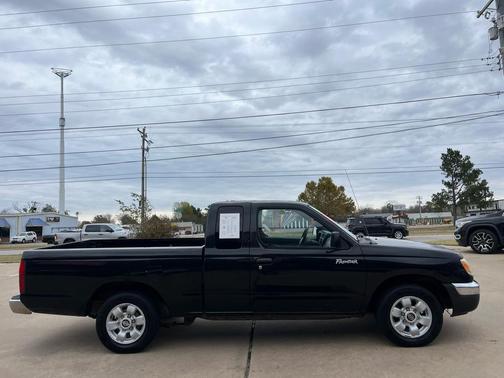 2000 Nissan Frontier XE King Cab