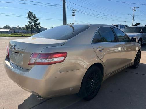 2010 Toyota Camry LE